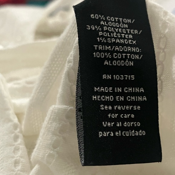 Zach & Rachel White V-Neck Button Down Blouse- New Without Tags - Picture 3 of 3